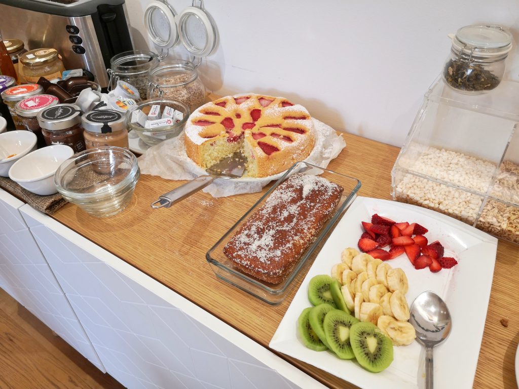 Breakfast at Kalamonjo Suite&Rooms