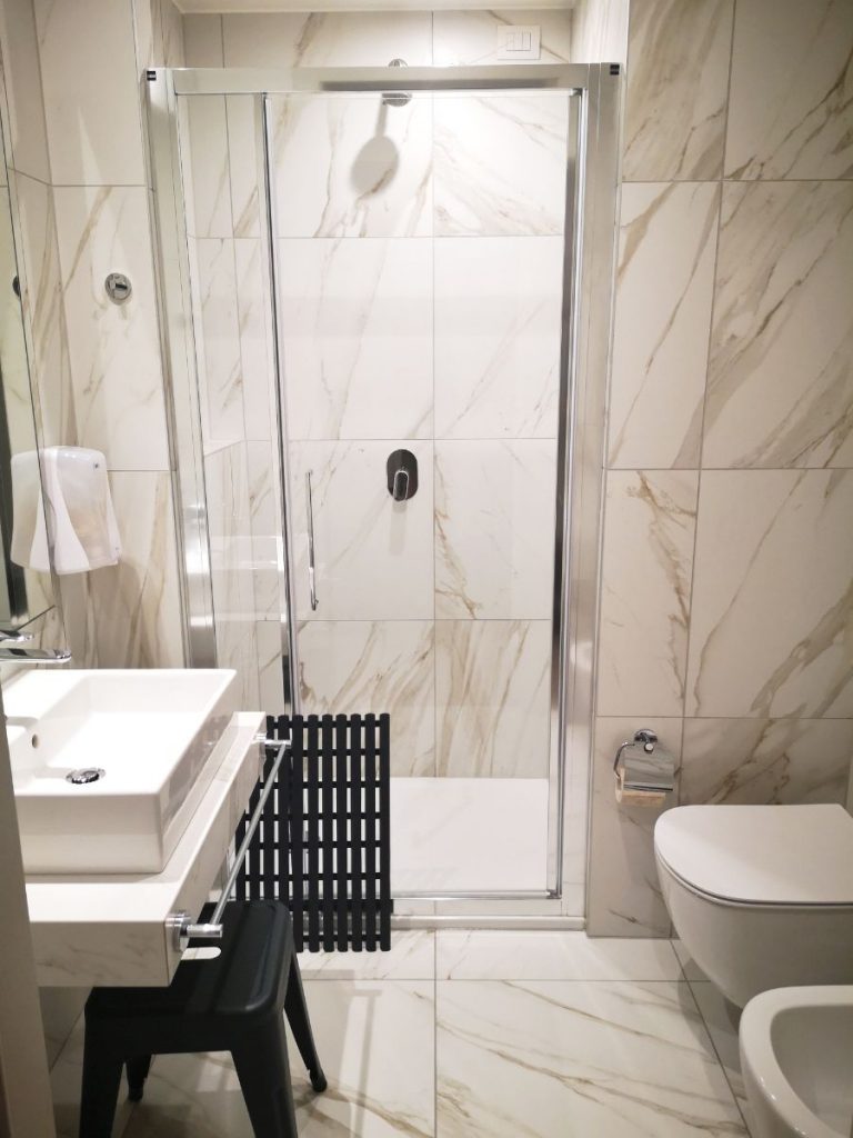 A Private Ensuite Bathroom at Wombat's Venice