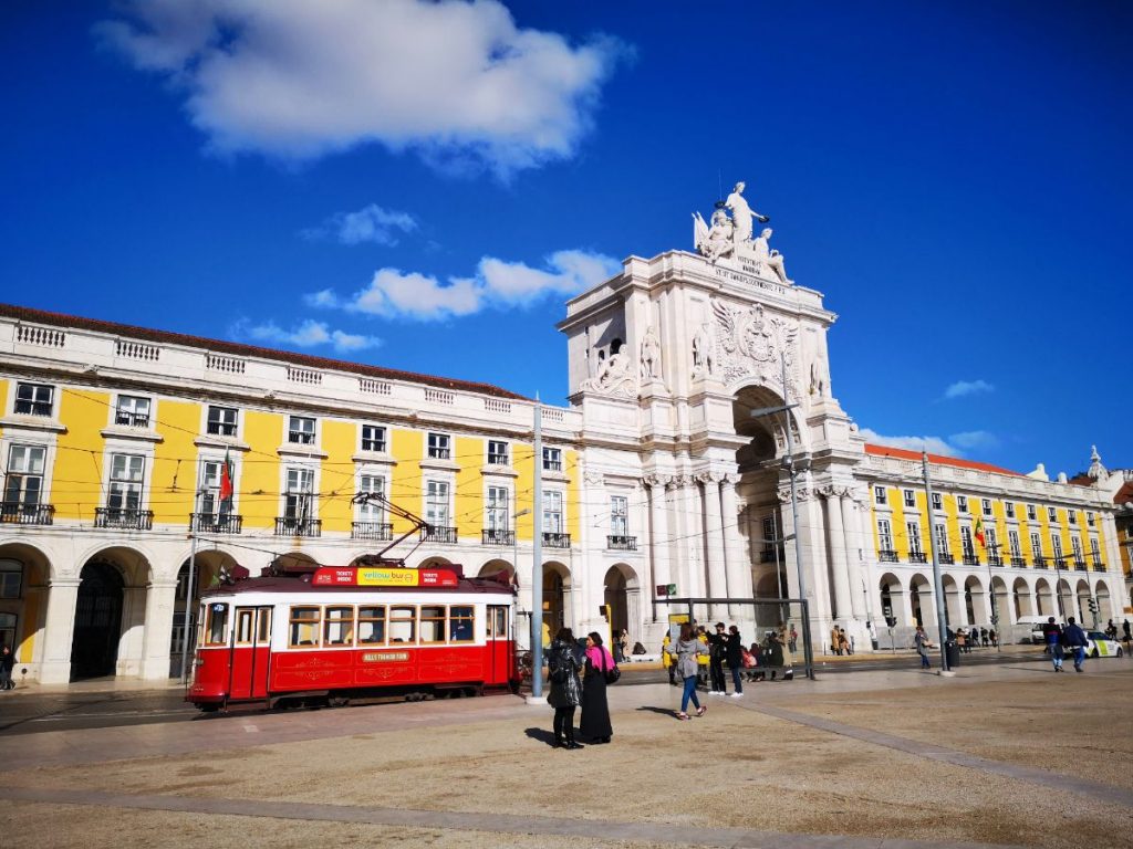 Arco da Rua Augusta in Lisbon - What Not to do in Lisbon