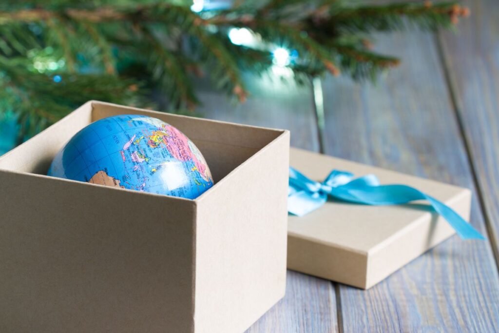 World Map Gift Ideas - Globe in a Gift Box