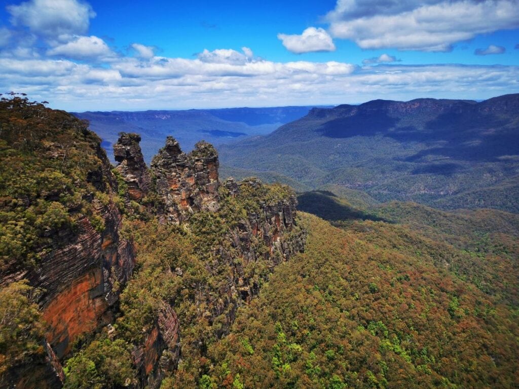 The Three Sisters Rock Formation - Visiting the Blue Mountains by Train